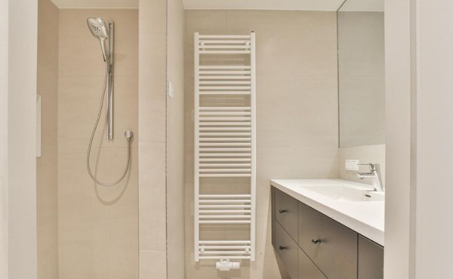 Bathroom towel radiator